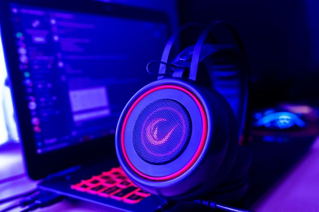 A gaming headphone on a gaming laptop and Discord is open in that laptop