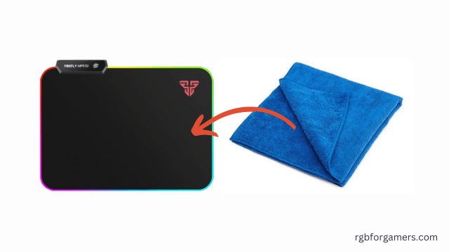 use of microfiber cloth to dry rgb mousepad after cleaning